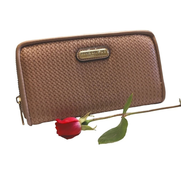 London Fog Rose Wallet 💖 - Picture 1 of 11